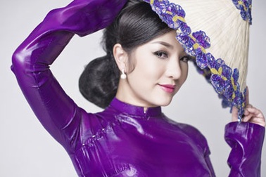 Thúy Nga duyên dáng với áo dài tím