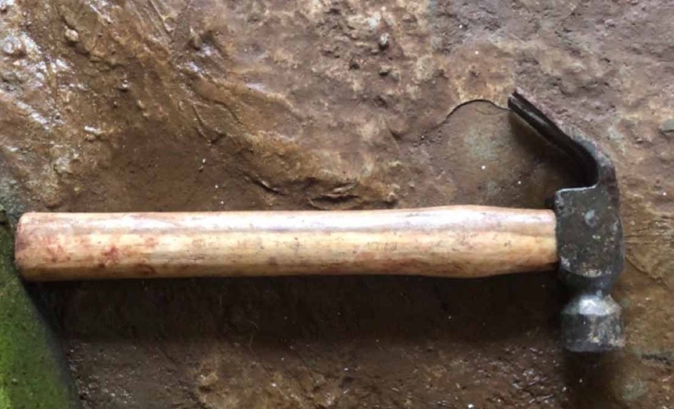 Chồng lấy tiền đi tiêu xài, vợ dùng búa đánh tử vong - 2 Chồng lấy tiền đi tiêu xài, vợ dùng búa đánh tử vong - 2