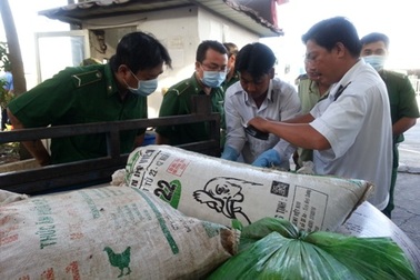 Người Sài Gòn suýt tiêu thụ hàng tấn chả cá ướp formol, nhiễm vi sinh