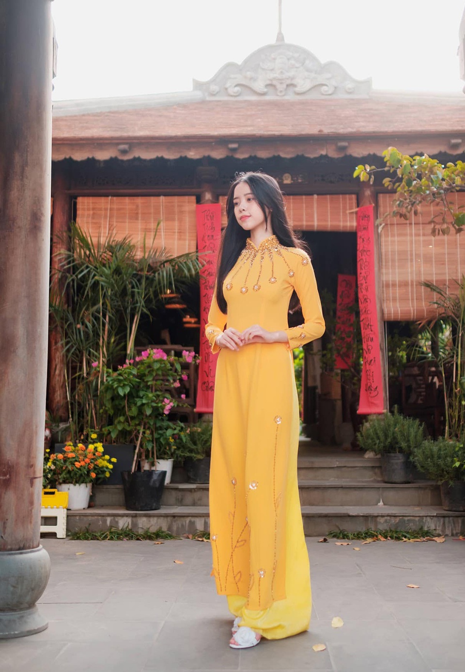 Nữ sinh Đà Nẵng khoe sắc xuân thì trong tà áo dài duyên dáng - 9 Nữ sinh Đà Nẵng khoe sắc xuân thì trong tà áo dài duyên dáng - 9