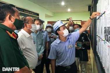 Phó Thủ tướng Trương Hòa Bình "thị sát" phòng, chống dịch tại KCX Tân Thuận