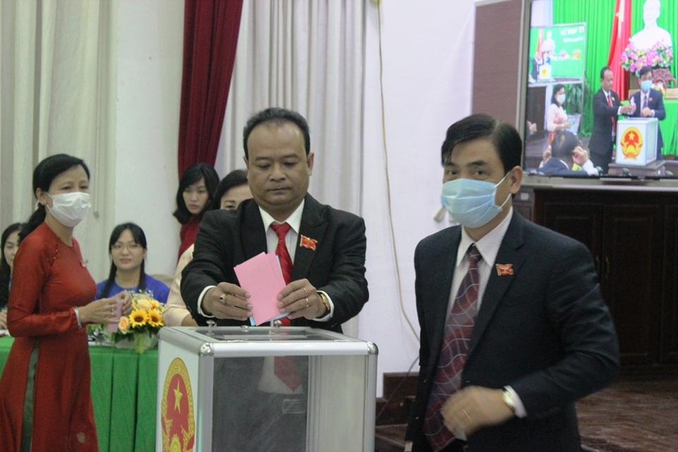 Cần Thơ bầu 3 Phó Chủ tịch UBND thành phố - 1 Cần Thơ bầu 3 Phó Chủ tịch UBND thành phố - 1