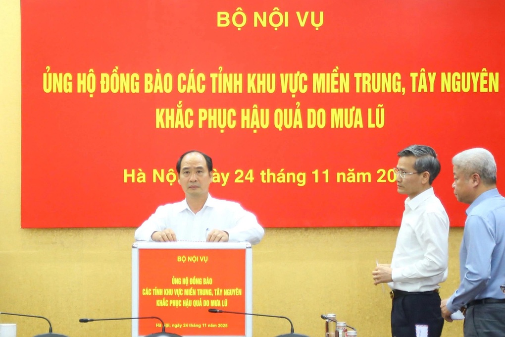 Bộ Nội vụ ủng hộ 1 tỷ đồng hỗ trợ miền Trung, Tây Nguyên khắc phục mưa lũ - 3