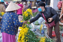 Nhộn nhịp phiên chợ Tết ngày cuối năm