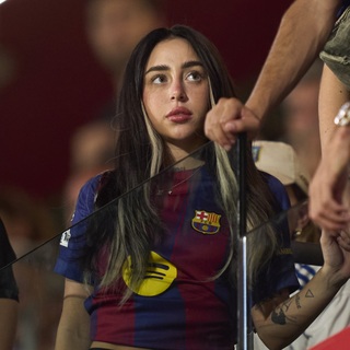 Sắc vóc nữ rapper nóng bỏng bị chỉ trích khiến Yamal sa sút phong độ - 1