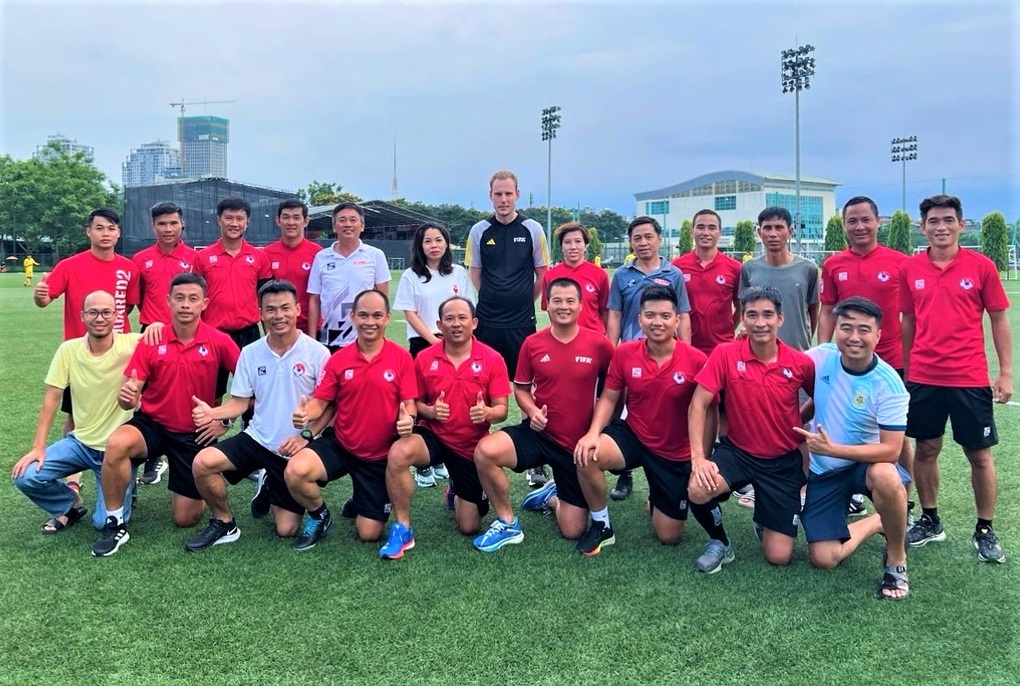 18 trọng tài Việt Nam được FIFA xác nhận hoàn thành đào tạo VAR - 2 18 trọng tài Việt Nam được FIFA xác nhận hoàn thành đào tạo VAR - 2