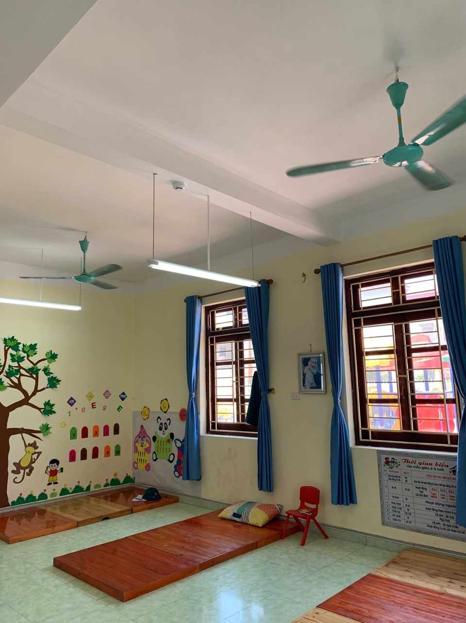 Hàng loạt trường học trở thành khu cách ly tập trung khoanh vùng, dập dịch - 4 Hàng loạt trường học trở thành khu cách ly tập trung khoanh vùng, dập dịch - 4