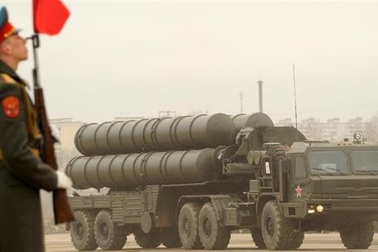 Israel lo ngại việc Nga bán hệ thống phòng không S-300 cho Iran 