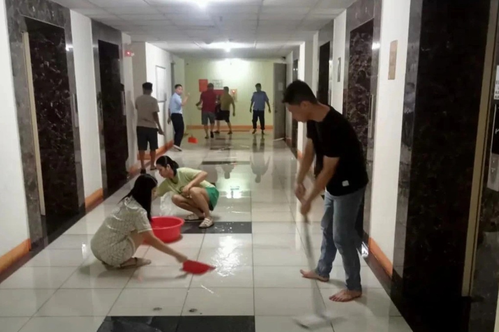 Vụ ném dép khiến thang máy chung cư hỏng: Thực hư cư dân đền 2 tỷ đồng? - 1 Vụ ném dép khiến thang máy chung cư hỏng: Thực hư cư dân đền 2 tỷ đồng? - 1