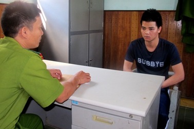 Giật xong dây chuyền, đạp nạn nhân rồi tiếp tục cướp bông tai