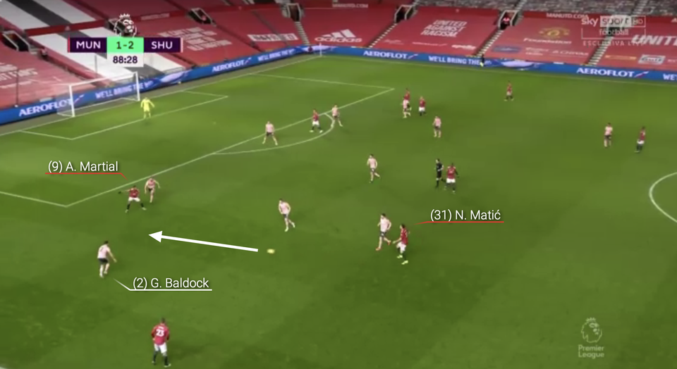 Gã lười Martial cần học hỏi sự mạnh mẽ của Cavani - 4