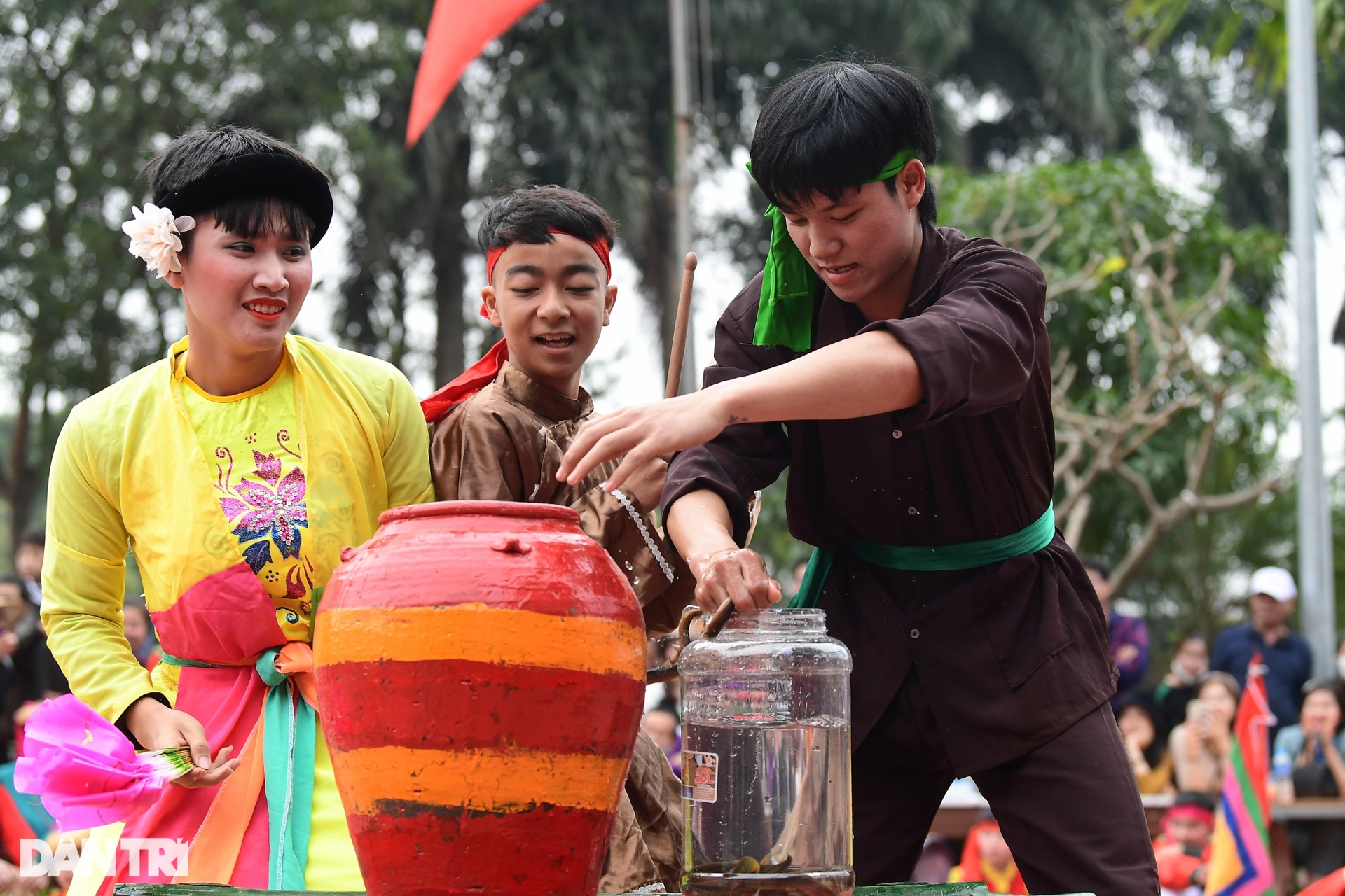 Độc lạ hội thi câu ếch, bắt lươn... để kén rể cho thiếu nữ ở Hà Nội - 13 Độc lạ hội thi câu ếch, bắt lươn... để kén rể cho thiếu nữ ở Hà Nội - 13