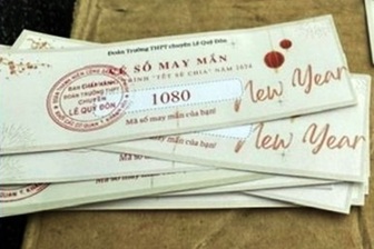 Trường THPT chuyên ở Nha Trang phát hành vé số bán cho học sinh?