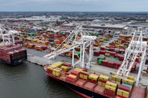 Mỹ công bố kế hoạch thu phí tàu Trung Quốc cập cảng