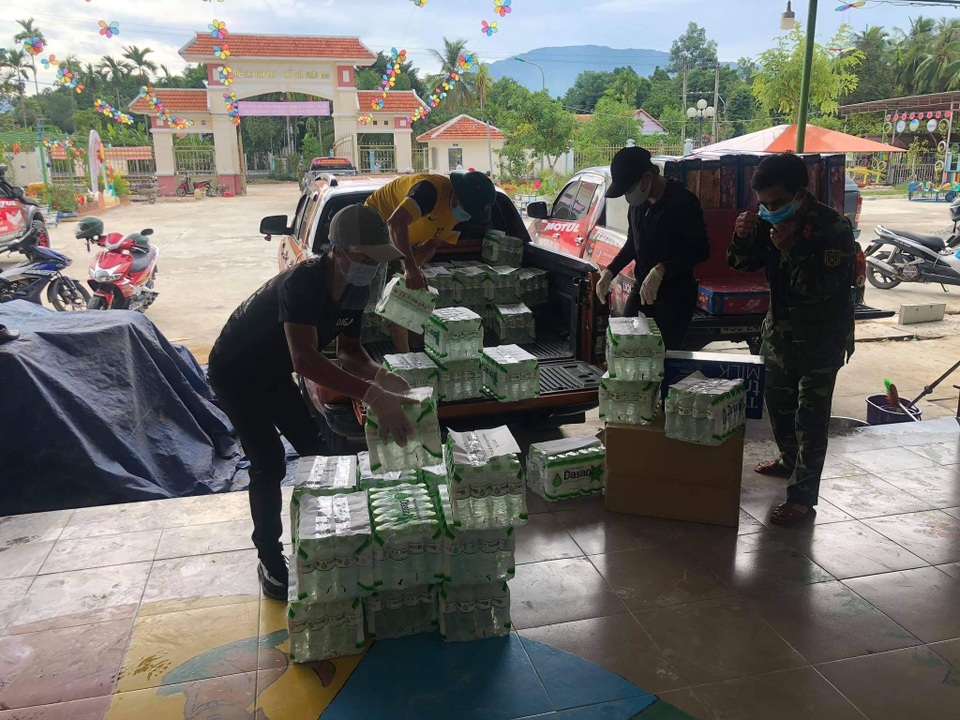 Những “chiến binh” vận chuyển hàng miễn phí vào tâm dịch - 2 Những “chiến binh” vận chuyển hàng miễn phí vào tâm dịch - 2