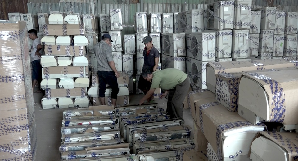 Phát hiện kho chứa 300 bộ máy lạnh nhập lậu từ Campuchia - 1 Phát hiện kho chứa 300 bộ máy lạnh nhập lậu từ Campuchia - 1