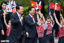 Việt Nam bắn 21 phát đại bác đón Tổng thống Hàn Quốc