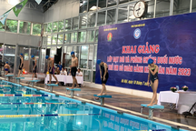 Lớp dạy bơi miễn phí cho 137 trẻ em Hà Nội có hoàn cảnh khó khăn