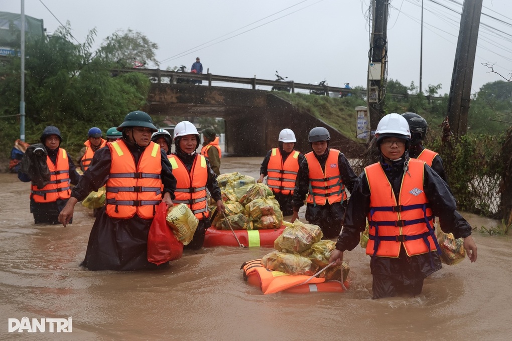 Nam Trung Bộ sắp mưa rất to, có nơi trên 180mm - 1