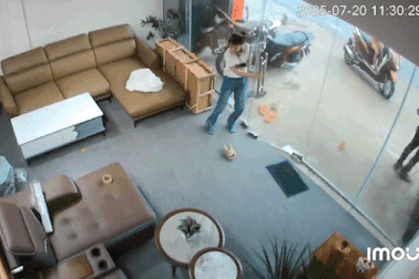 Chủ nhà choáng váng kể giây phút cửa kính vỡ vụn vì gió lốc bất ngờ ở TPHCM