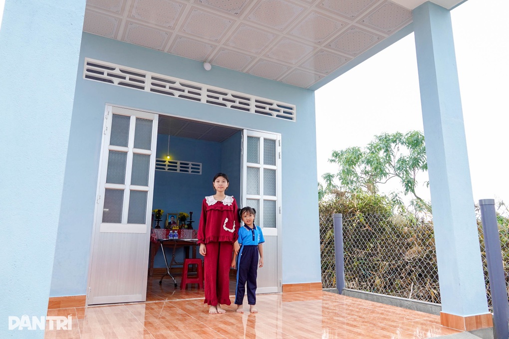 Khánh thành nhà Nhân ái do bạn đọc tặng 2 chị em mồ côi ở Vĩnh Long - 4 Khánh thành nhà Nhân ái do bạn đọc tặng 2 chị em mồ côi ở Vĩnh Long - 4