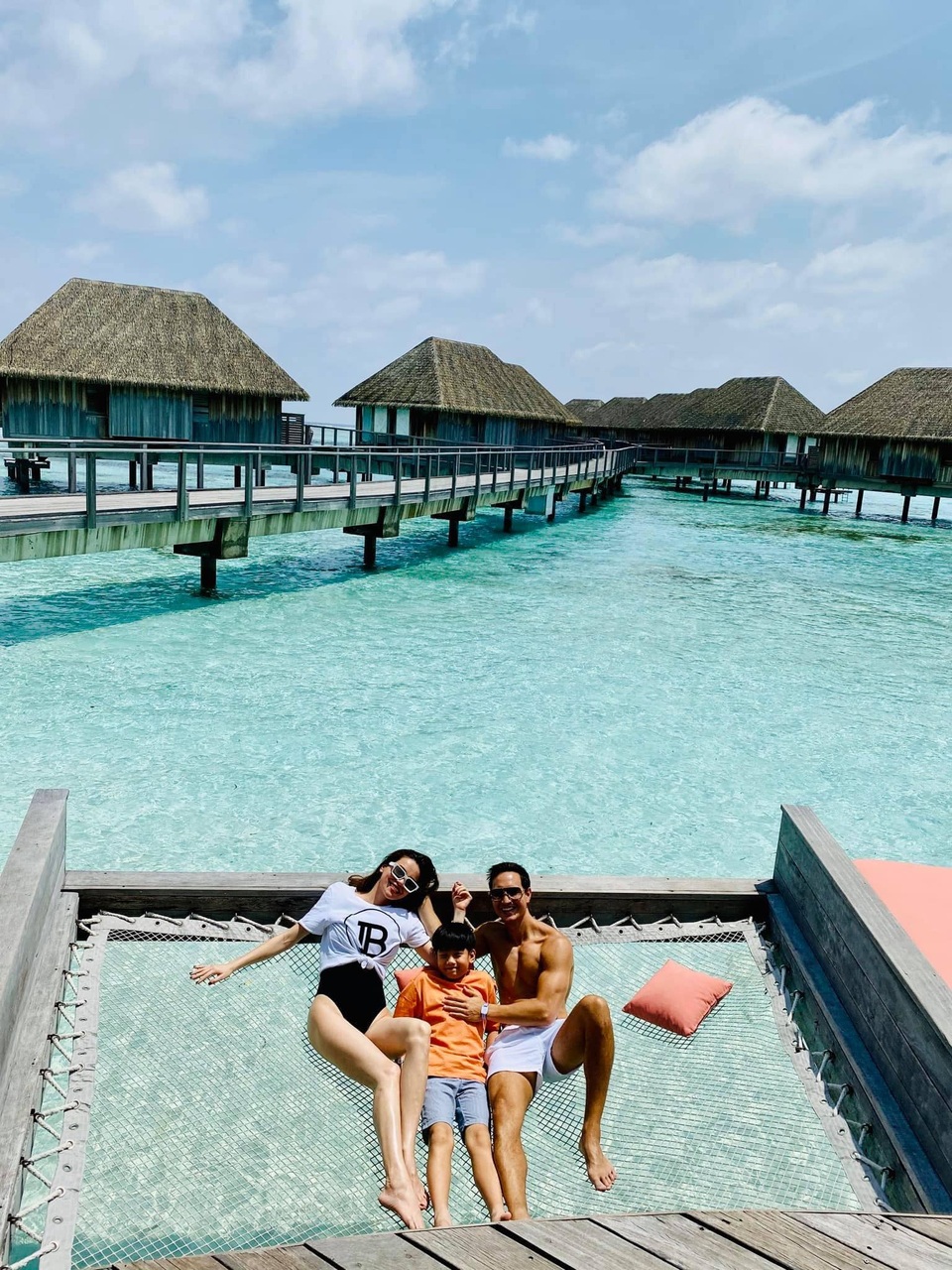 Hồ Ngọc Hà và Kim Lý chia sẻ ảnh tuyệt đẹp trên bãi biển Maldives - 2 Hồ Ngọc Hà và Kim Lý chia sẻ ảnh tuyệt đẹp trên bãi biển Maldives - 2