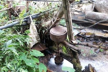 Bản thiếu ánh sáng giữa 2 nhà máy thủy điện