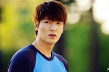 Lee Min Ho nhận được hàng trăm nghìn câu hỏi của fans