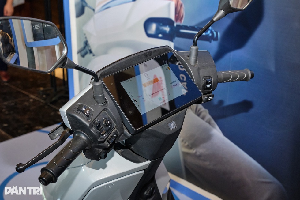 Honda CUV e: - Thuê xe máy điện mỗi tháng 1,5 triệu đồng là đắt hay rẻ? - 4 Honda CUV e: - Thuê xe máy điện mỗi tháng 1,5 triệu đồng là đắt hay rẻ? - 4