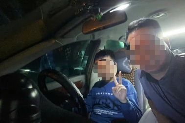 Ông bố tường trình việc "cho con trai 12 tuổi lái ô tô"