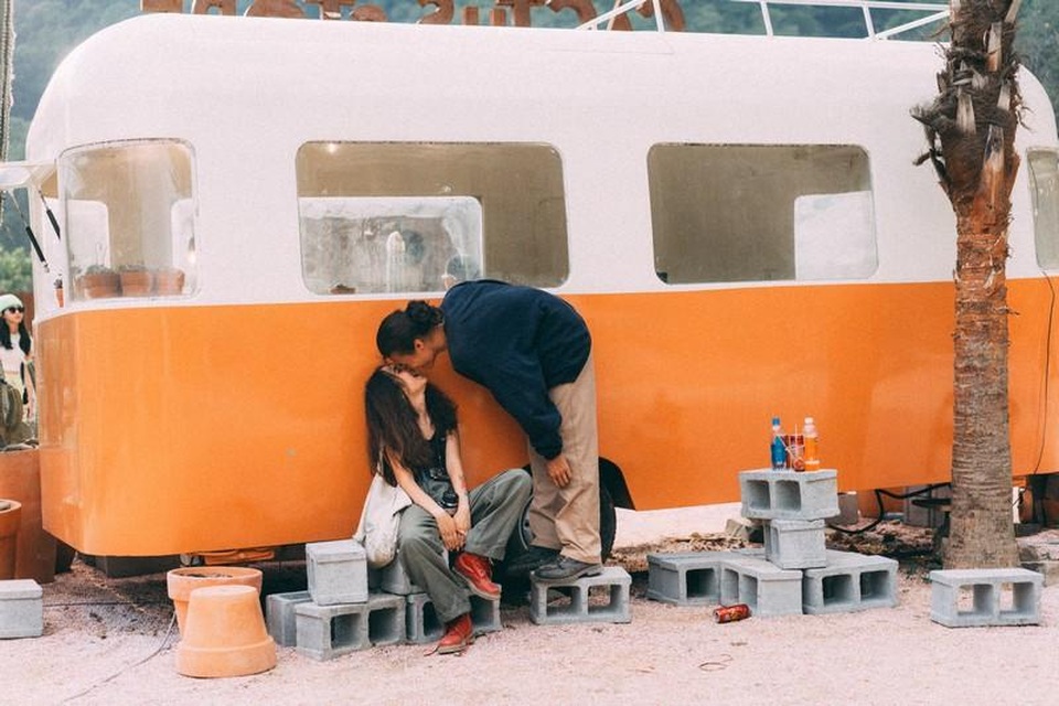 Bộ ảnh đong đầy trải nghiệm tình yêu của cặp đôi cá tính - 7 Bộ ảnh đong đầy trải nghiệm tình yêu của cặp đôi cá tính - 7