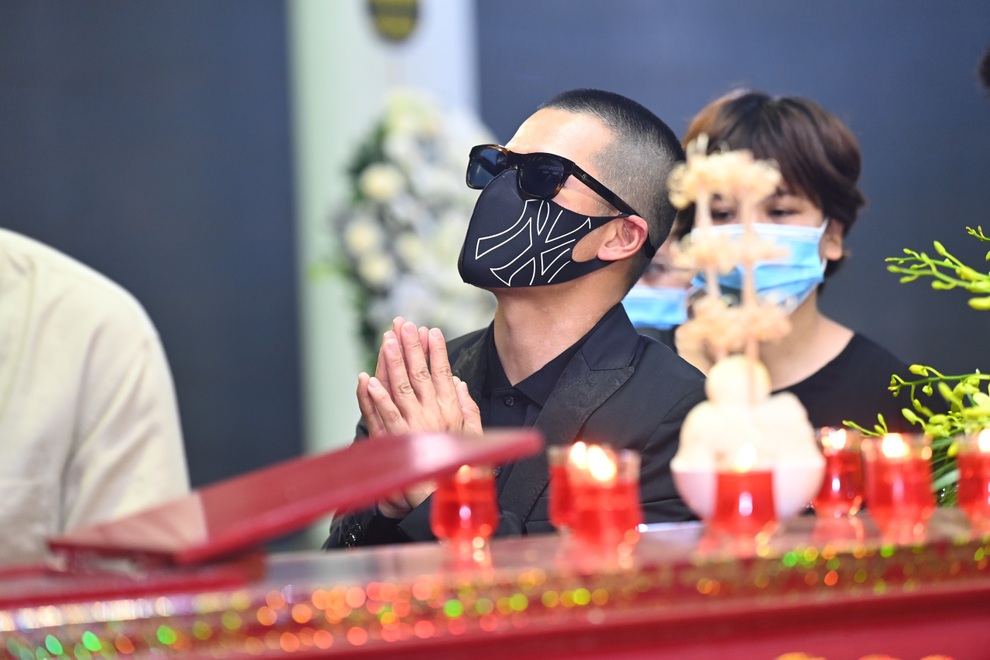 Gia đình, bạn bè đau lòng đưa tiễn Hoa hậu Nguyễn Thu Thủy - 16 Gia đình, bạn bè đau lòng đưa tiễn Hoa hậu Nguyễn Thu Thủy - 16
