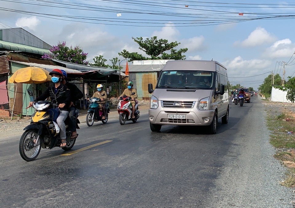 Dòng xe lấn tuyến dài bất tận biến quốc lộ thành đường một chiều - 5