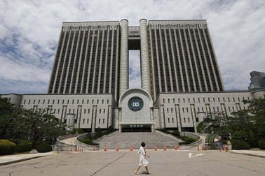 Hàn Quốc cấm nhập cảnh một phụ nữ Việt mượn hộ chiếu