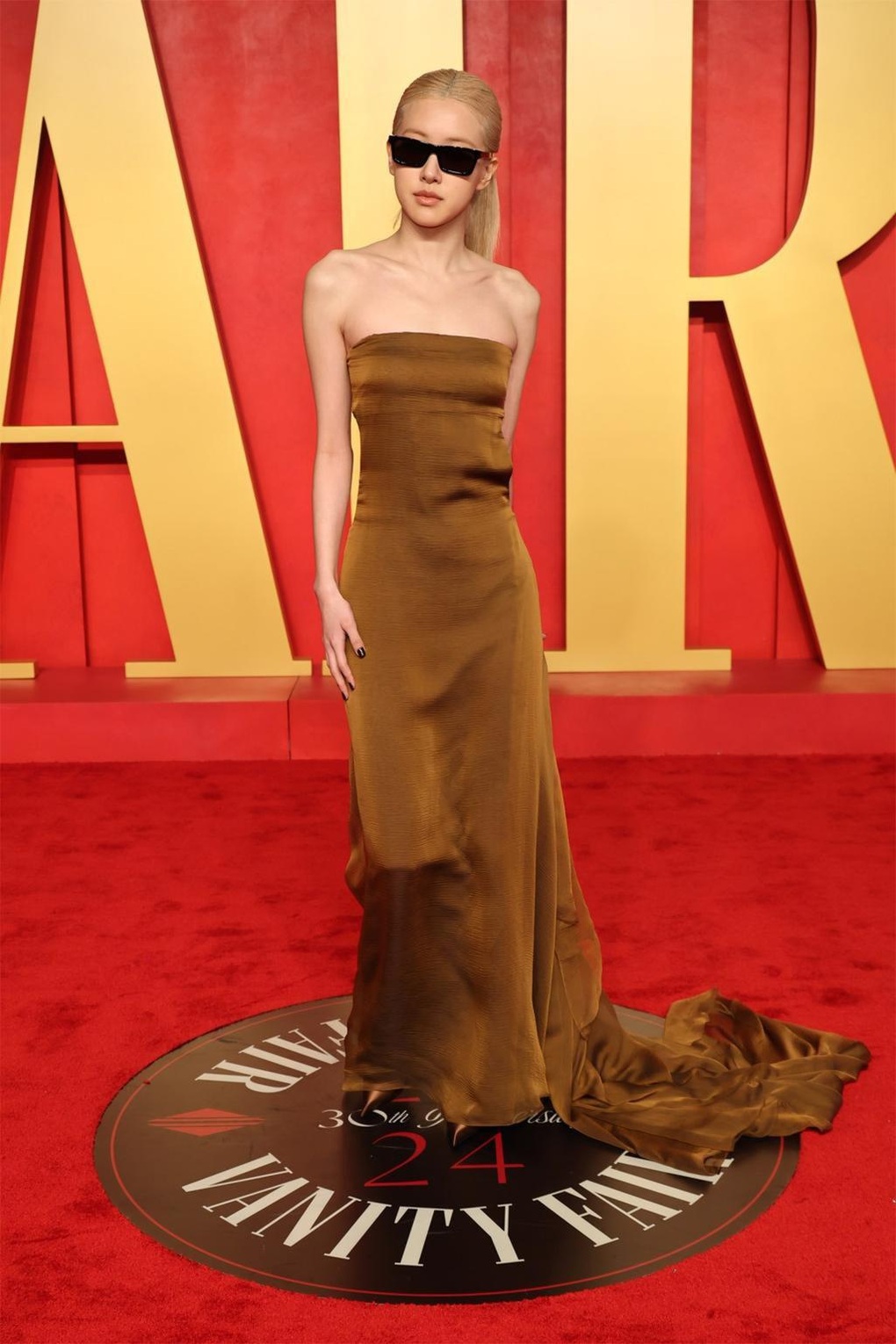 Rosé đọ dáng gợi cảm bên dàn sao Hollywood tại tiệc hậu Oscar 2024 - 1 Rosé đọ dáng gợi cảm bên dàn sao Hollywood tại tiệc hậu Oscar 2024 - 1