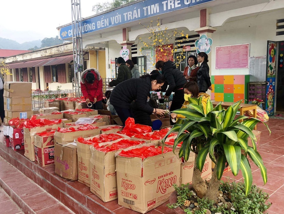 Hà Nội: Trường phổ thông mang tết sẻ chia đến học sinh vùng cao - 1 Hà Nội: Trường phổ thông mang tết sẻ chia đến học sinh vùng cao - 1