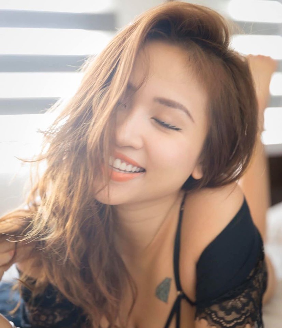Ở nhà chống dịch, Vân Hugo khoe ảnh thời tuổi thơ - 8 Ở nhà chống dịch, Vân Hugo khoe ảnh thời tuổi thơ - 8