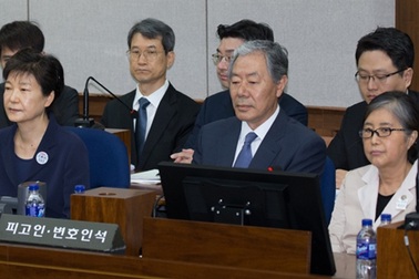 Kiểm sát và Luật sư tranh tụng "nảy lửa" tại phiên tòa xử bà Park