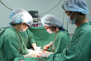 Sản phụ đột ngột rơi vào hôn mê sâu sau mổ bắt con