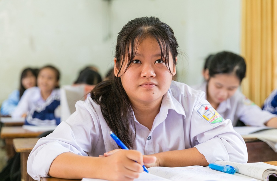 Nữ sinh trường huyện giành giải Nhất HSG ngữ văn với bài thi 14 trang giấy - 3 Nữ sinh trường huyện giành giải Nhất HSG ngữ văn với bài thi 14 trang giấy - 3