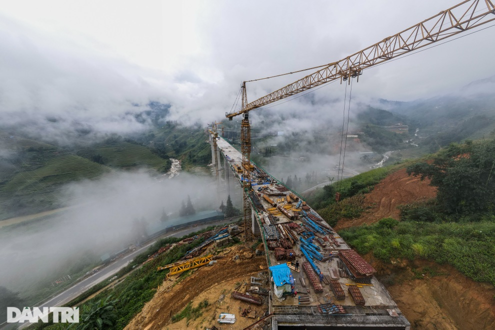 Công trường trên mây xây cầu cạn cao nhất Việt Nam bước vào giai đoạn cuối - 3 Công trường trên mây xây cầu cạn cao nhất Việt Nam bước vào giai đoạn cuối - 3