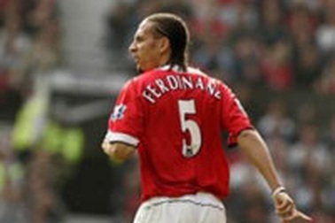 Ferdinand bị fan MU tẩy chay