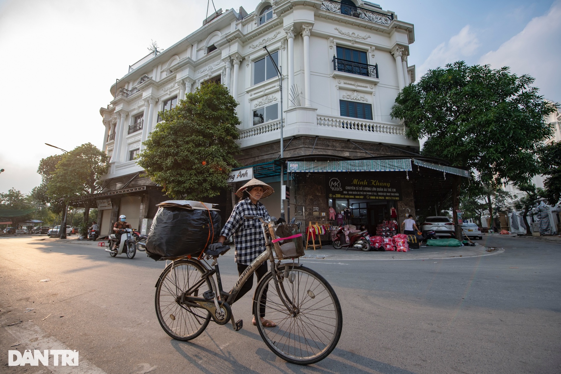 Chiêm ngưỡng những biệt thự, lâu đài ở ngôi làng giàu có bậc nhất miền Bắc - 7 Chiêm ngưỡng những biệt thự, lâu đài ở ngôi làng giàu có bậc nhất miền Bắc - 7