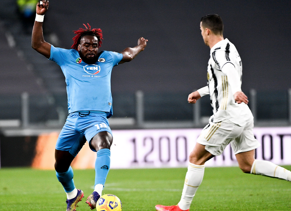 C.Ronaldo lập công, Juventus bám đuổi Inter và AC Milan - 1 C.Ronaldo lập công, Juventus bám đuổi Inter và AC Milan - 1
