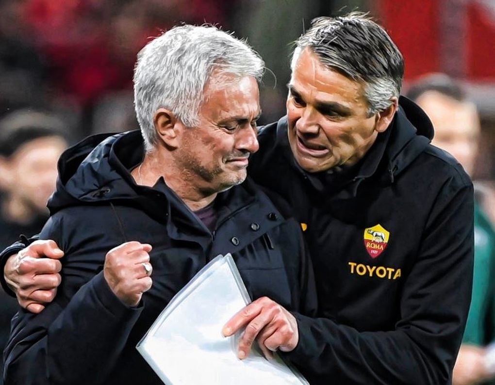 HLV Mourinho bật khóc trong ngày lập kỷ lục vĩ đại - 1 HLV Mourinho bật khóc trong ngày lập kỷ lục vĩ đại - 1