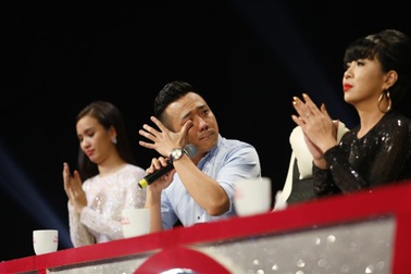 Thí sinh có vòng eo 56 của Hoa hậu Việt Nam khiến Trấn Thành bật khóc