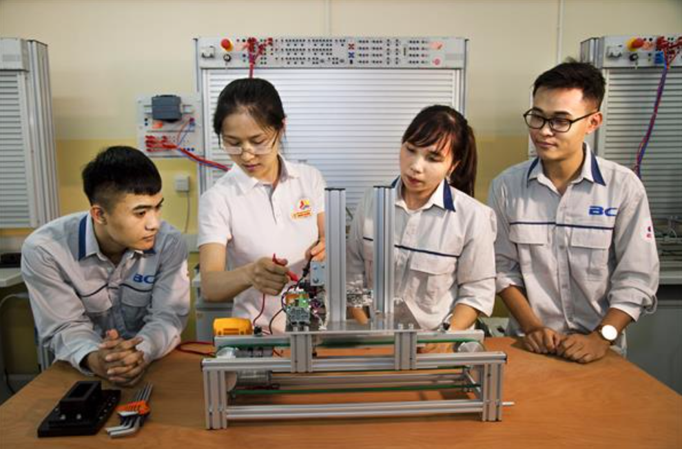 Vào trường Cao đẳng nghề, không nhất thiết phải có bằng tốt nghiệp THPT - 1 Vào trường Cao đẳng nghề, không nhất thiết phải có bằng tốt nghiệp THPT - 1