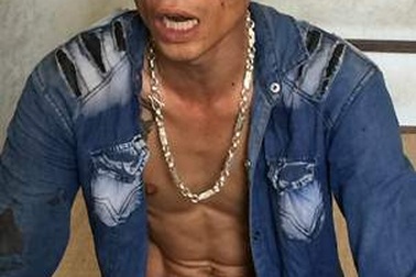 Vi phạm giao thông còn vác dao đuổi chém CSGT