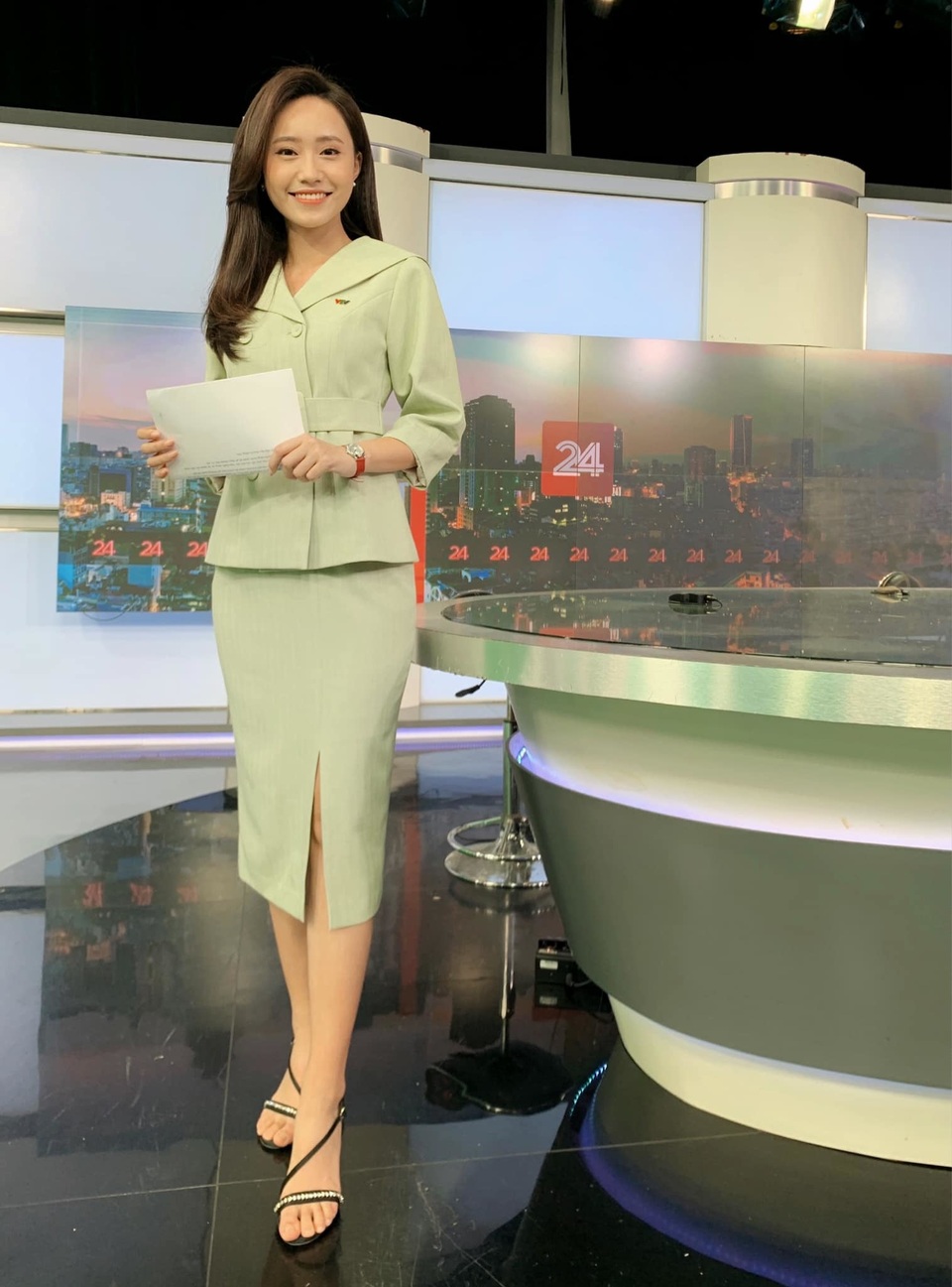 Bốn mỹ nhân dẫn bản tin thời tiết xinh đẹp của VTV - 5 Bốn mỹ nhân dẫn bản tin thời tiết xinh đẹp của VTV - 5