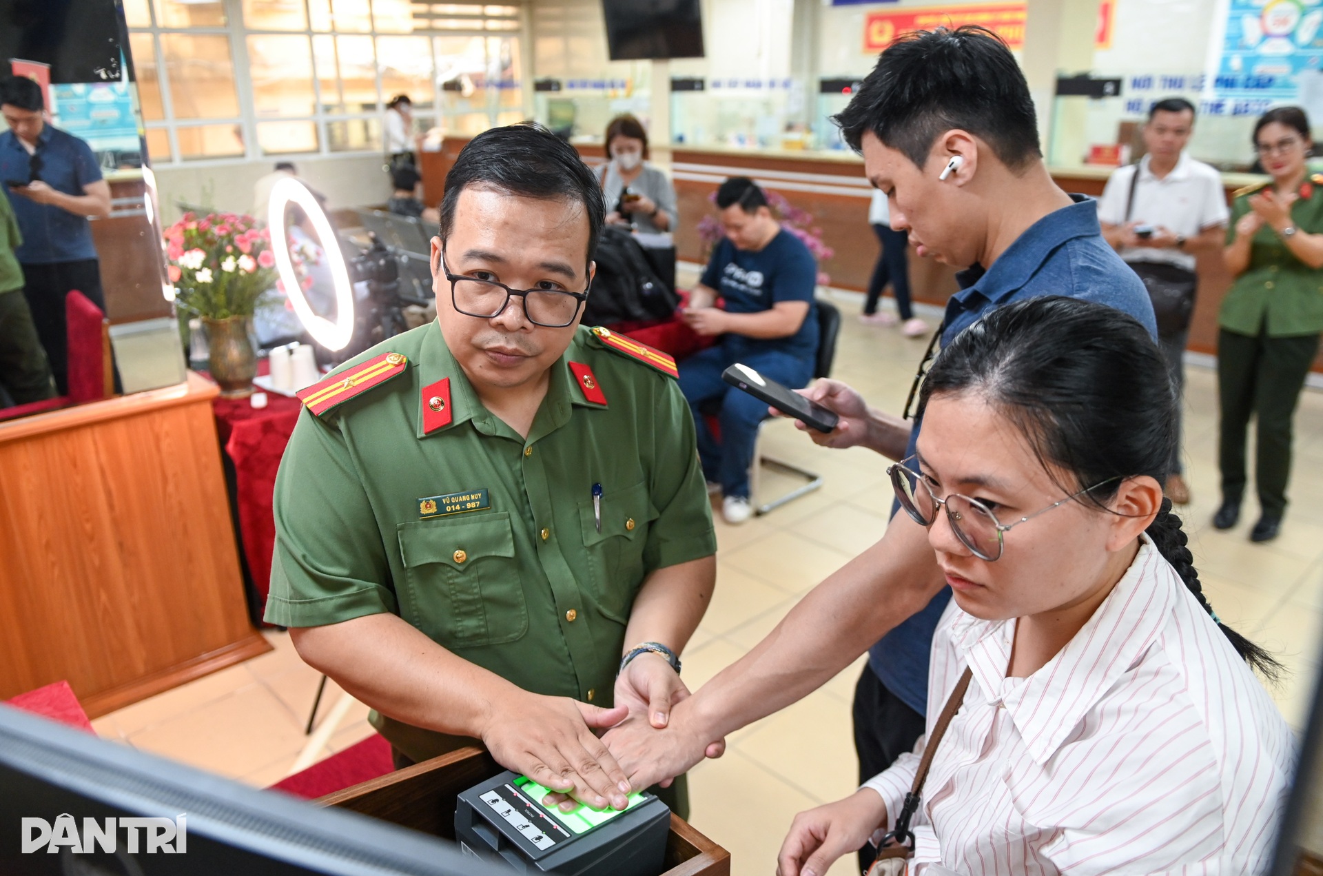 50 ngày đêm cấp định danh điện tử cho người nước ngoài cư trú tại Việt Nam - 7 50 ngày đêm cấp định danh điện tử cho người nước ngoài cư trú tại Việt Nam - 7